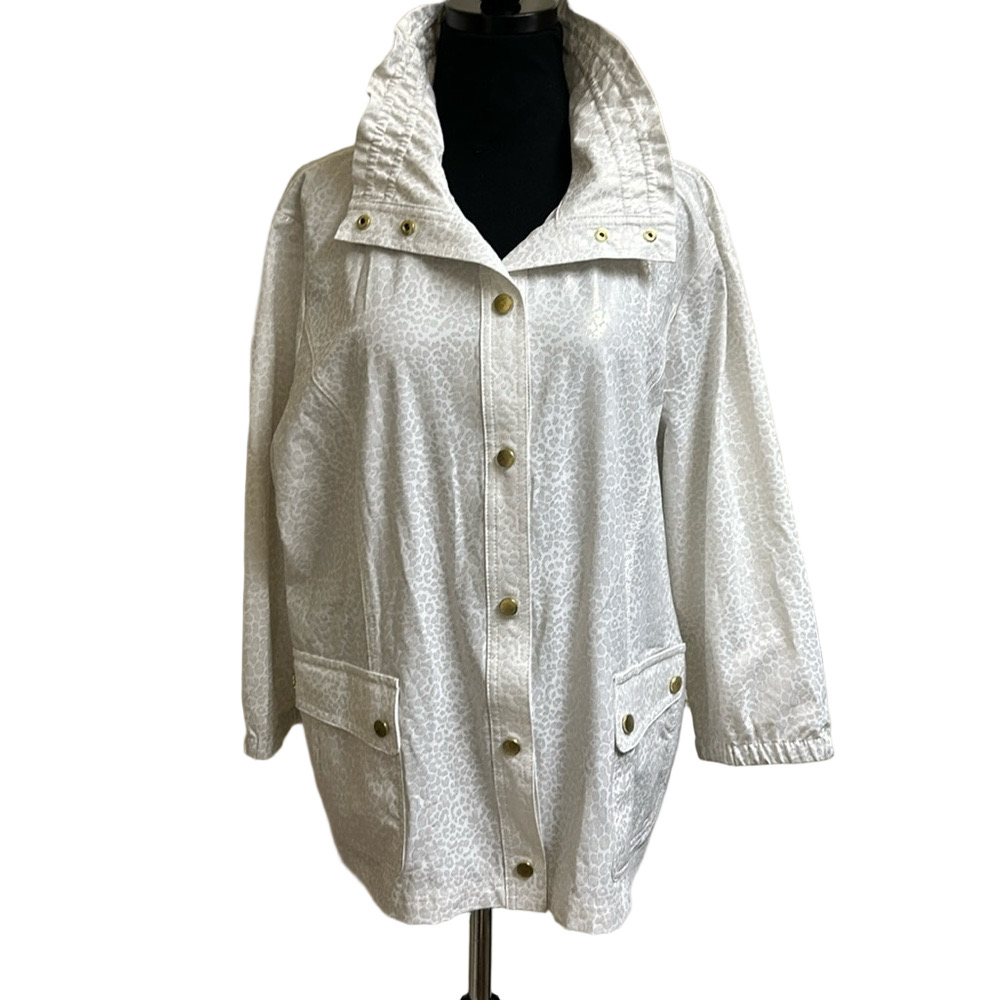 Zenergy by Chico’s Size 3 White and Silver Gray jacket with pockets